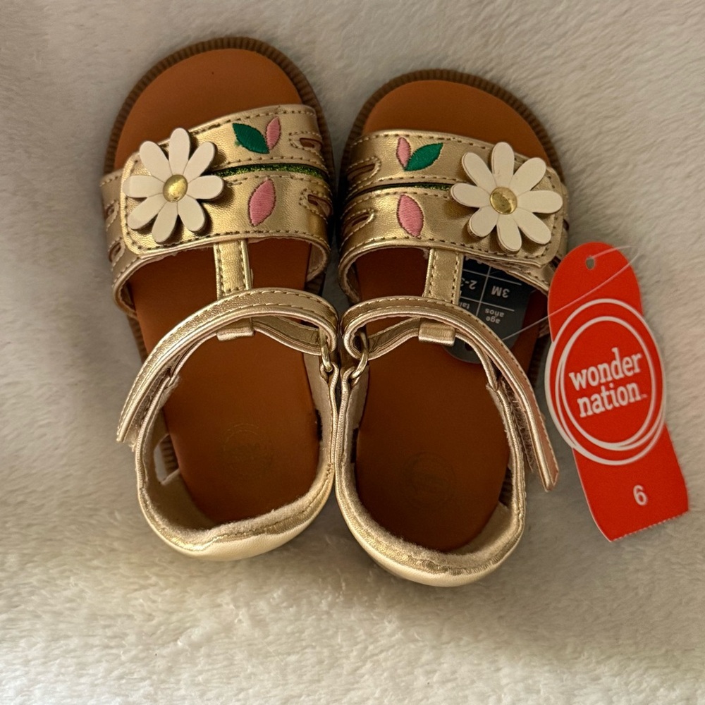 Wonder Nation girls Gold Sandals with Daisy Accents Size 6 Adjustable Strap New